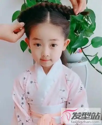 小女孩古装发型扎法摇身一变小小古典公主