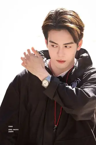 追星星的曾舜晞黑冲锋衣超帅!新更!