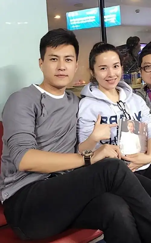 离过婚的女人更应该被爱|李佳|胡歌|艺术家|电影演员|电视演员|实力派