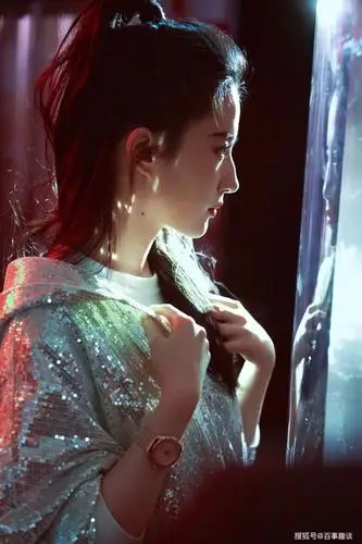 "神仙姐姐"刘亦菲的侧颜绝了!网友纷纷留言真美
