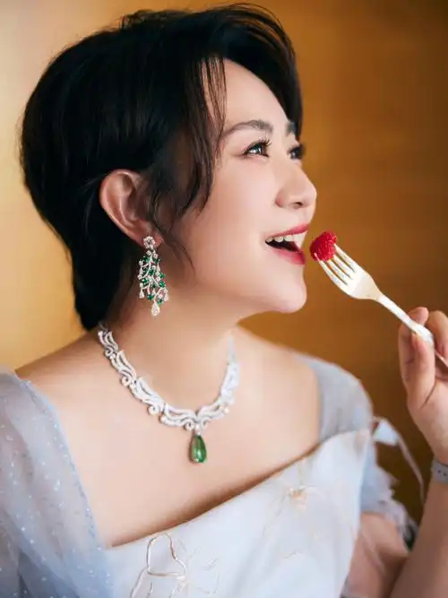 马丽超话收集光影闪烁瞬间,汇聚精彩,和@演员马丽共赴电影盛宴,一起