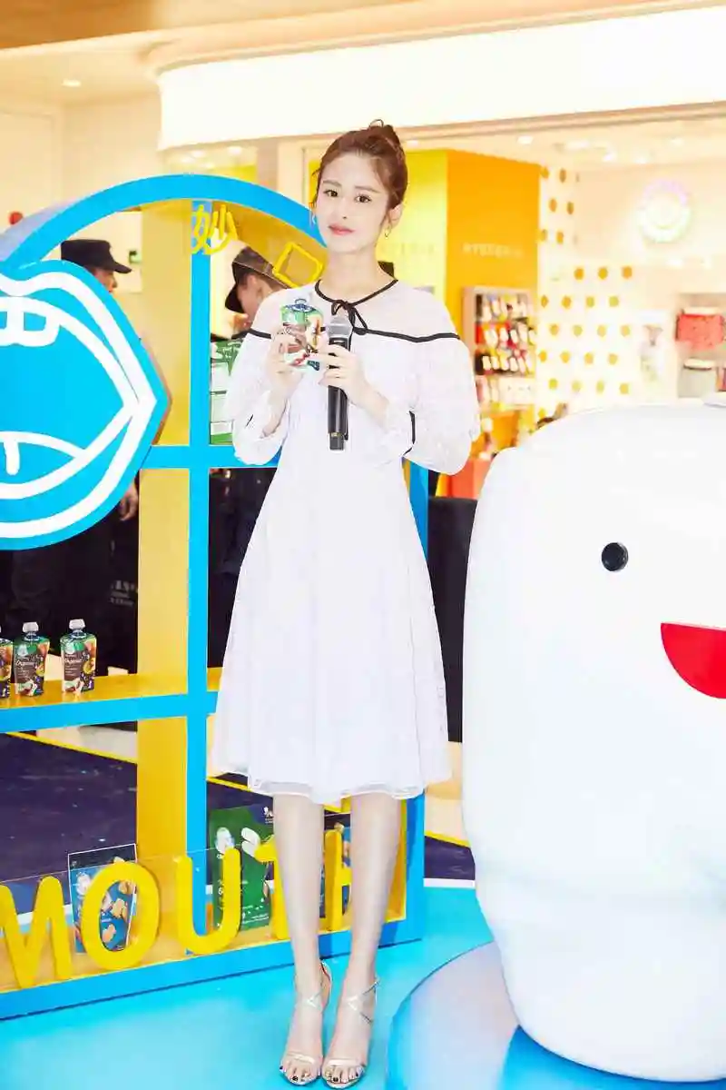 颖儿柔美亮相活动清新紫裙一展灵动优雅