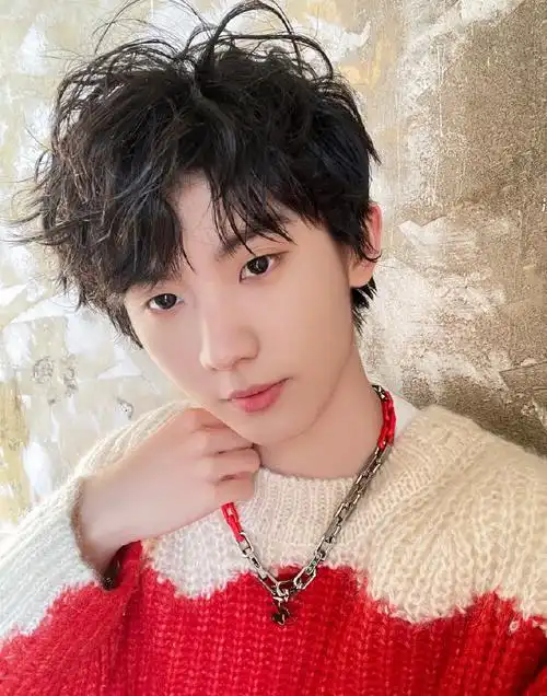 好熟悉的角度    @时代少年团队长-马嘉祺  #小熊花园路透