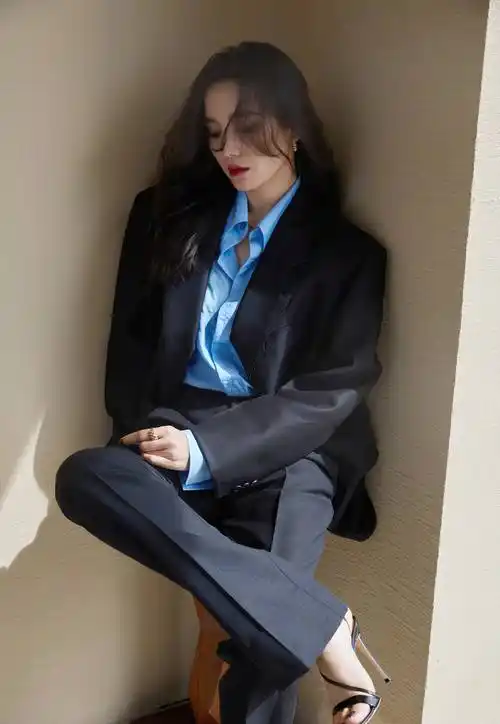 41岁宋佳性感泳装照曝光身材纤细大秀事业线