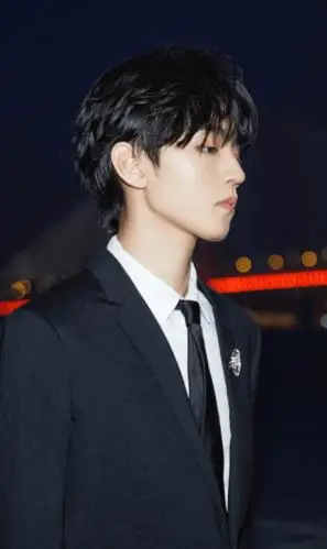 从侧脸中窥探成长,王俊凯从小就是美貌富人啊