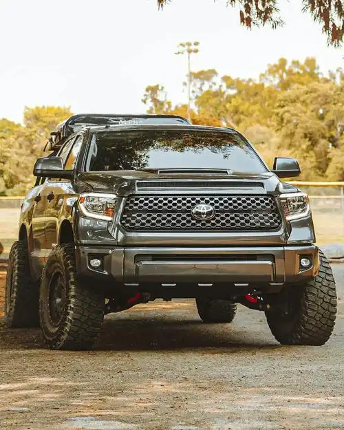 丰田坦途皮卡改装硬派越野车峡谷沙漠穿越