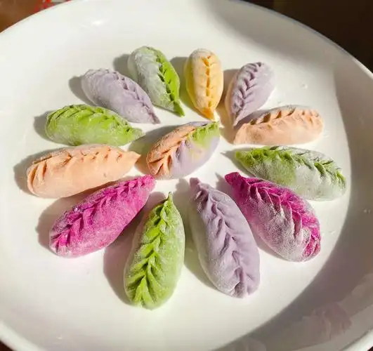 饺子起源于东汉时期,为医圣张仲景首创.