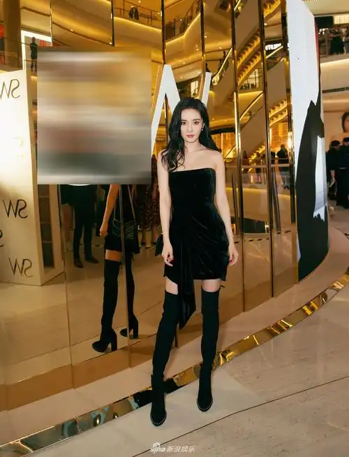 组图:腿精出没!杨幂穿长靴双腿细长直吸睛 生图身材比例惊人