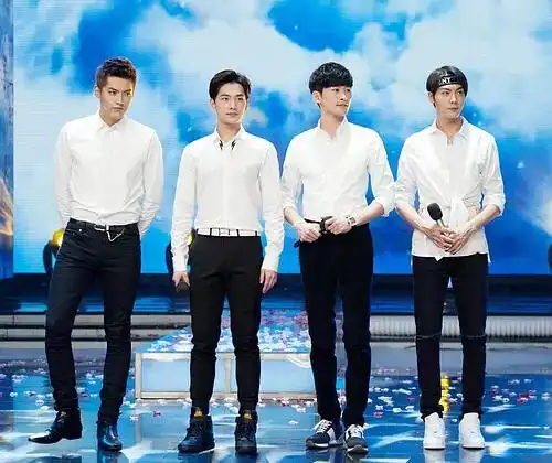 明星合照看男星身高有没有注水(有全身图合照的请私我)