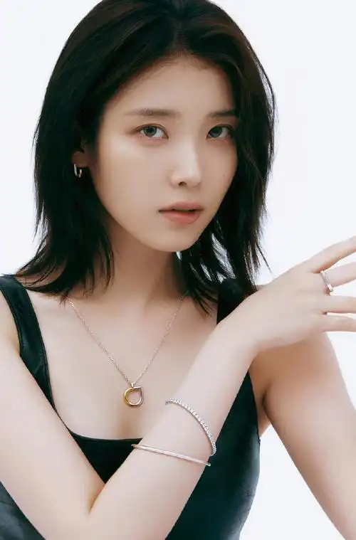 iu超话饭修图 无水印    iu x j.estina  unis collection 9p    cr.