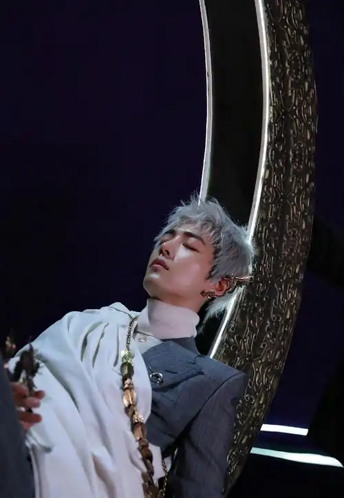 肖战 时尚芭莎 - 堆糖,美图壁纸兴趣社区