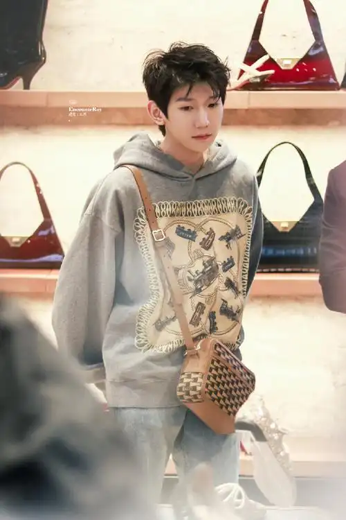 bally全球品牌代言人王源##王源米兰时装周探店