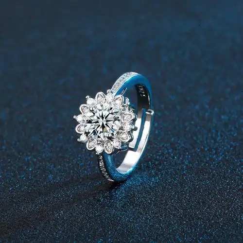 抖音直播货源时尚仿真莫桑钻戒指女一克拉太阳花钻戒高质感花朵戒