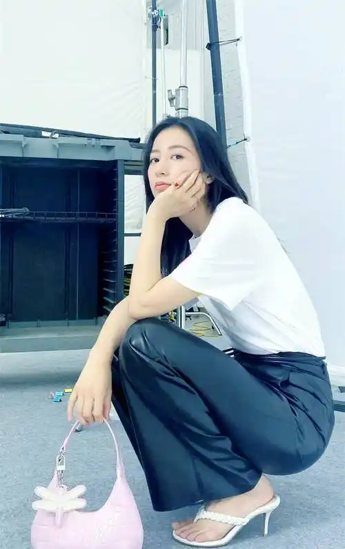 影视演员-周雨彤个人生活写真相片集(一)_微博_自拍_淮南市