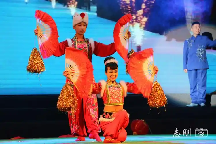 二人台《挂红灯》剧照