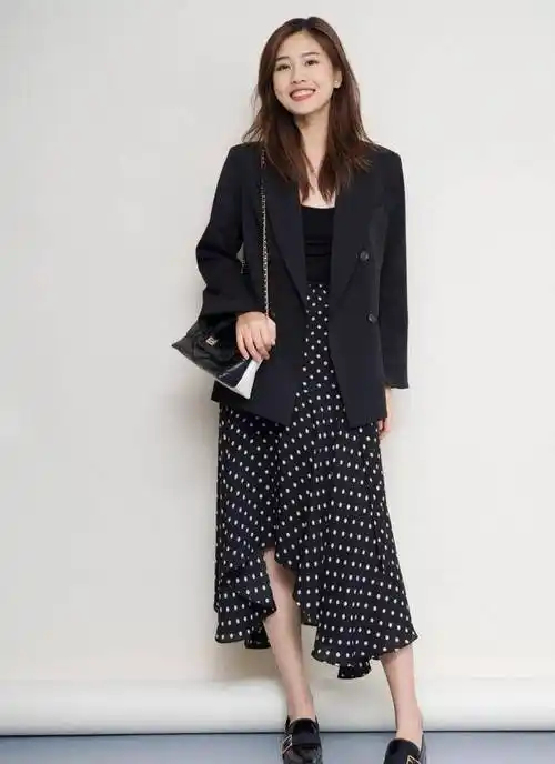 分享波点半裙的搭配_职场_黑色_元素