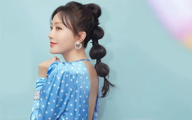 秦岚蓝色系少女心仙气图片-明星壁纸 - 壁纸家