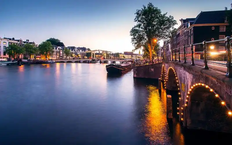 城市,异乡,异国,傍晚,落日,湖泊,灯火,就算终有一别也别辜负了相遇