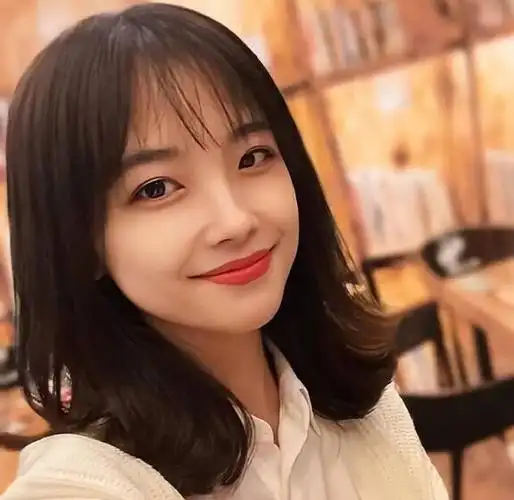 央视主持人王冰冰:因"初恋脸"走红网络,风光的背后有辛酸?