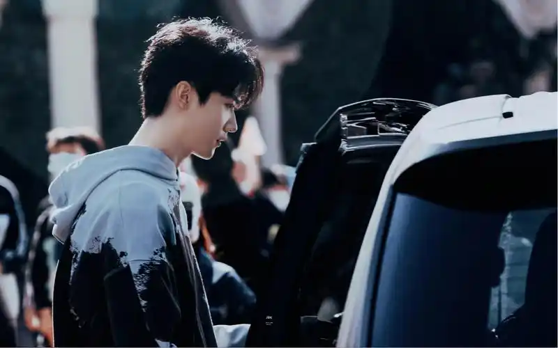 【周柯宇|王者七周年路透】我真的要受不了哇,怎么会有这么帅气又可爱