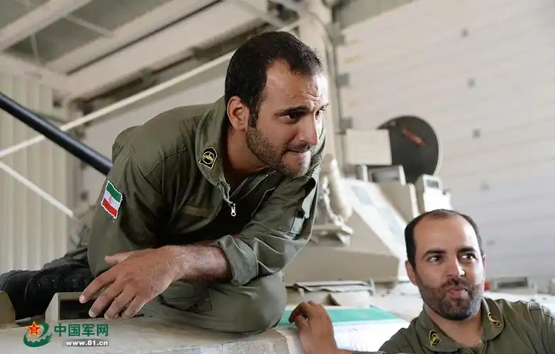 中国记者镜头中的伊朗军人[组图]