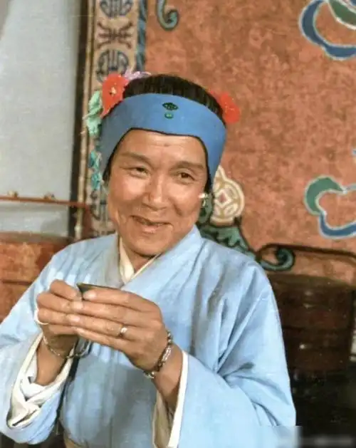 读红楼梦,向刘姥姥学习生存智慧——刘姥姥,成功的伪装者