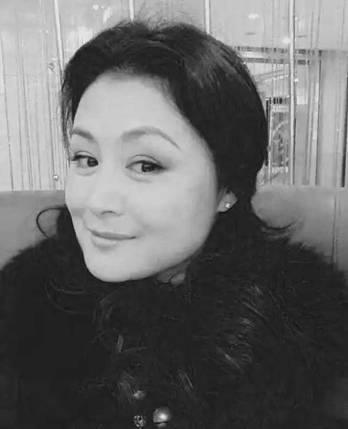 谢大脚丈夫发文悼念于月仙,赞她是好媳妇女儿,有这样的妻子自豪