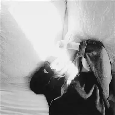 2021女生伤感颓废黑白头像图片霸气比较拽的