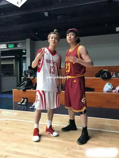 鹿晗真实身高曝光网传鹿晗身高168是真的吗