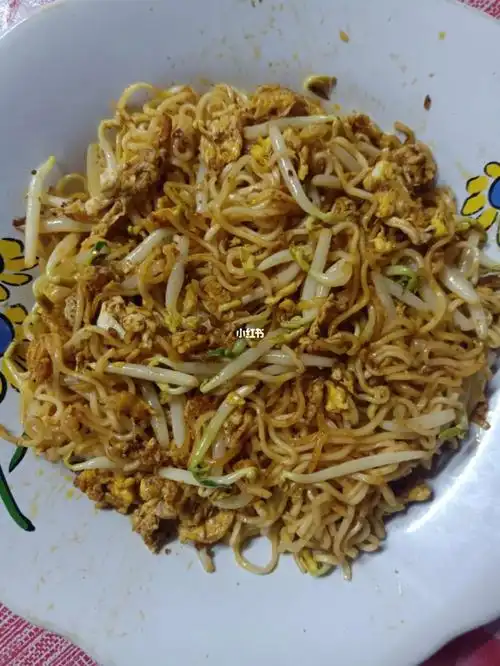今晚吃简单的蛋炒面