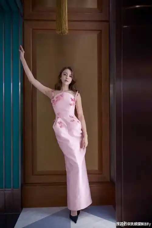 当内地女星与香港女星撞衫,当年被津津乐道的港风,竟