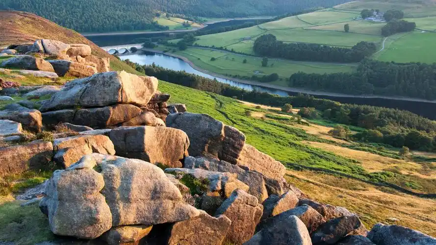 岩石,山丘,河流,田野