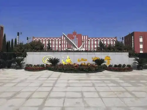 你好,我是迤山中学高一年级的一名学生李拓,我们正在做关于新型冠状