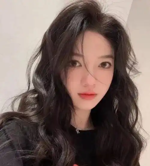 时尚显年轻长卷发 长发女生越烫越美_女生烫发 - 美发站