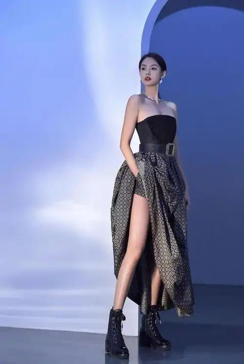 美女"张梓琳"黑衣长裙气质写真