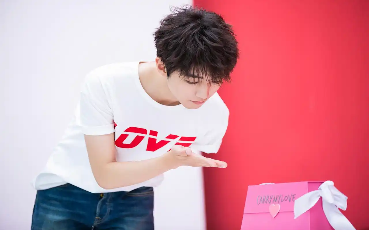 王俊凯清新帅气写真电脑图片壁纸