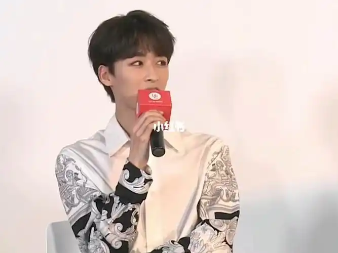 关于何洛洛想让粉丝叫他什么名称