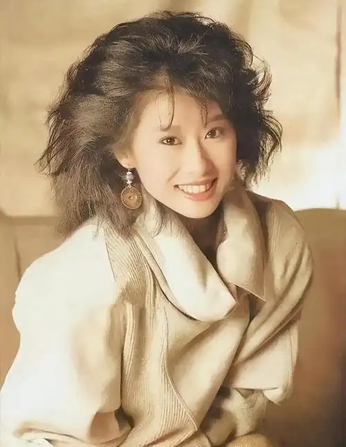 叶倩文嫁大14岁的林子祥,婚内成功上位,婚后分居无儿女图什么?