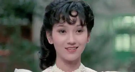 原来,66岁的赵雅芝头发漂染得跟少女一样,网友:这下半身真让人心疼