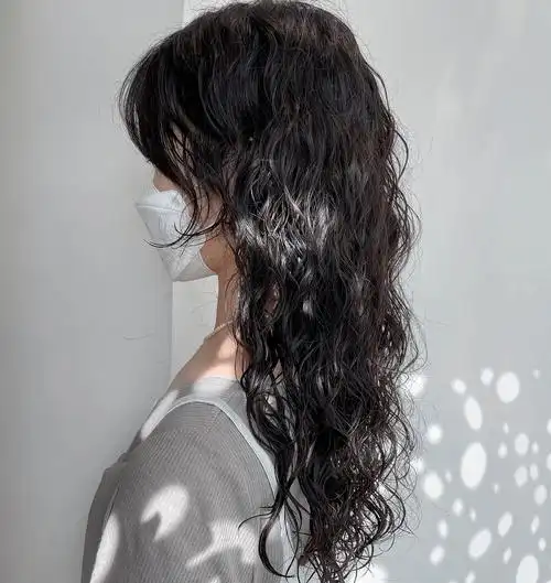 "长发烫满头",风情万种又上头._发型_中国_人类