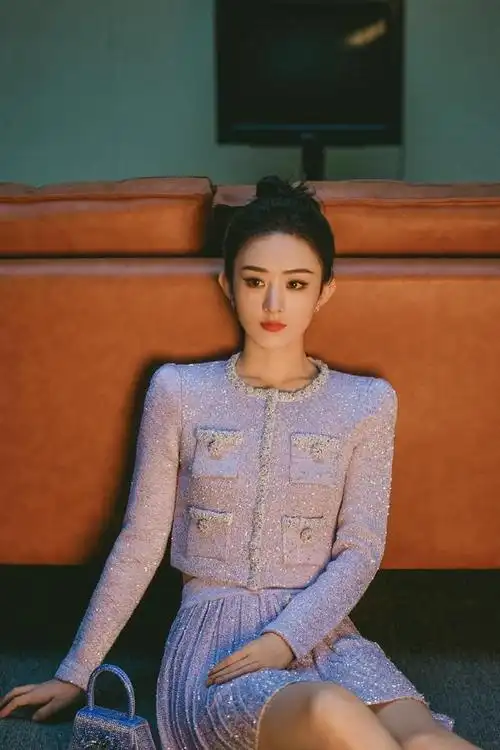 赵丽颖优雅穿搭,露肩装一字锁骨,美到窒息!|时尚|女性身材_网易订阅