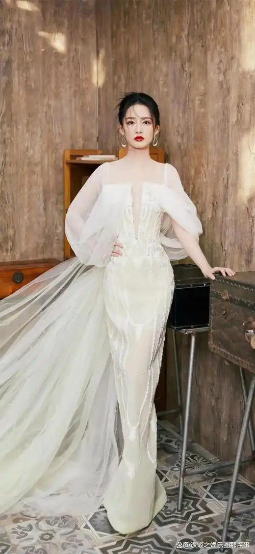 2021年,李沁主演的《锦绣南歌》更是成为了获得国际艾美奖最佳电视