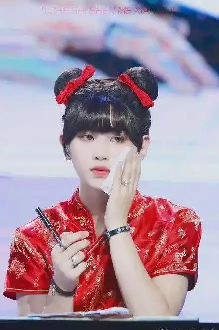 真的没想到他的女装可以轰动全网!_胡先煦