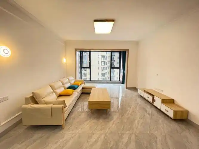 三房两厅两卫2200噢