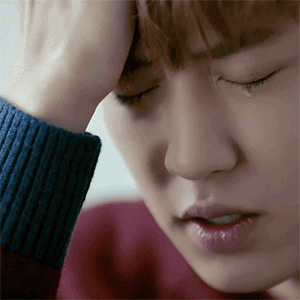 流泪gif捂脸gif低头gif难过gif