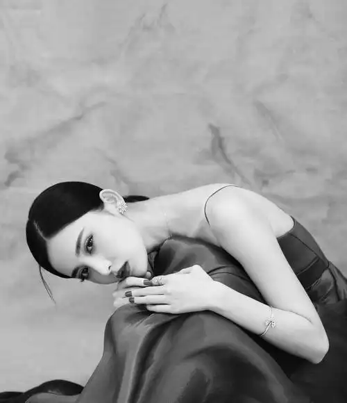 娜扎高清写真 古力娜扎《芭莎珠宝》时尚杂志写真图片