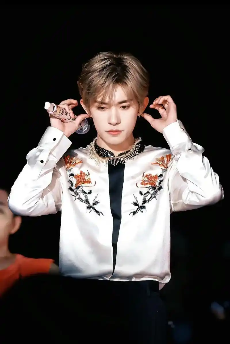 粉粉的公主玺#易烊千玺#玺子哥#tfboya十周年 - 抖音