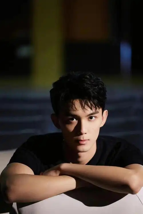 吴磊骑行系列vlog,来自强者的自律,热血又有趣