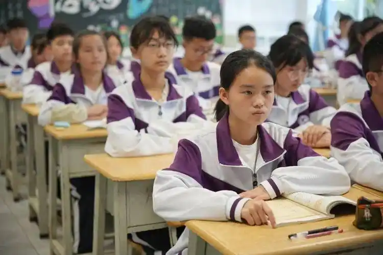 3,按照长水(衡水)实验中学集团要求配合老师将假期"十个一"活动物化