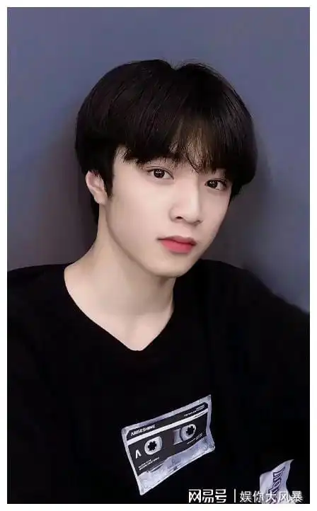 刘耀文和妈妈视频体验分娩亲妈亲弟正面首曝光确定不进圈吗